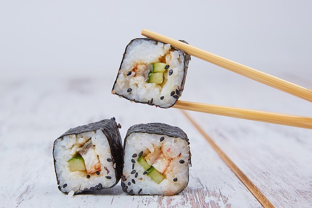 sushi jídlo
